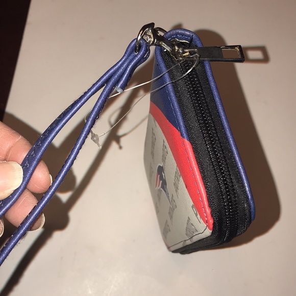 NWT NFL Patriots Wristlet/Wallet - Picture 3 of 13